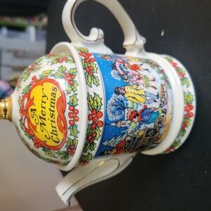 Vintage Sadler Christmas Tea Pot